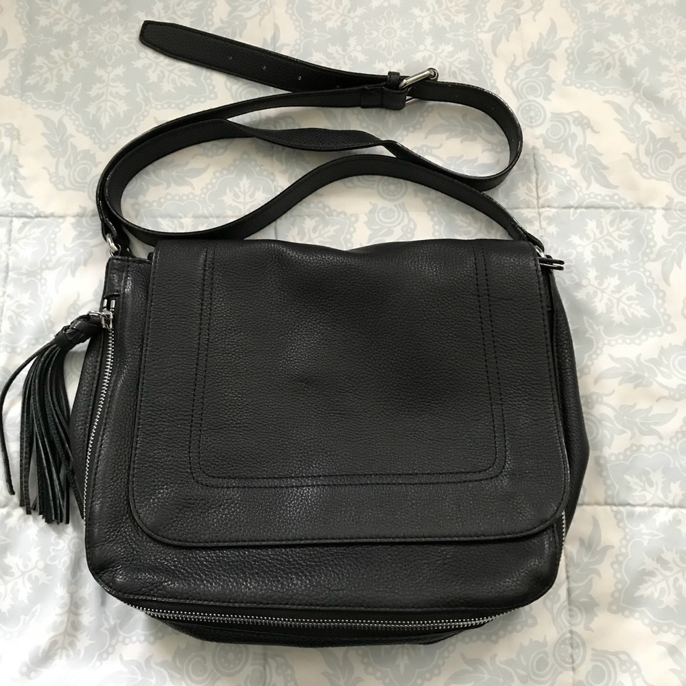 Perfect size black sanctuary messenger